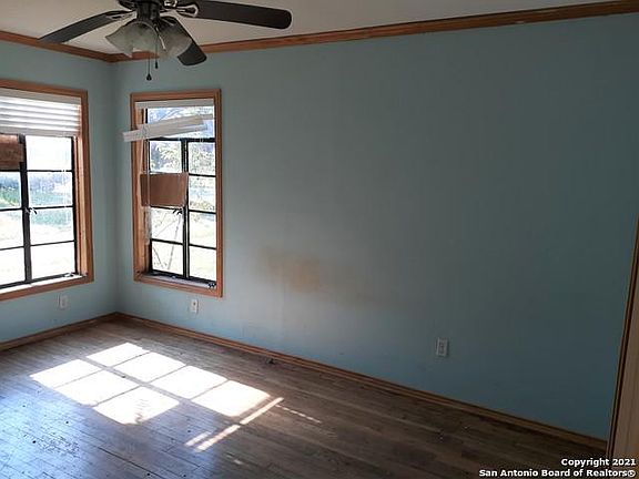5th image of 155 E Hutchins Pl