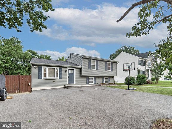 3rd image of 10124 Stansfield Rd