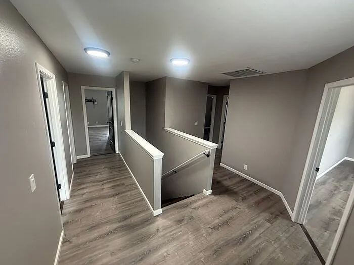 5 bed, 2.5 bath, 2800 sqft, $3,500 — Photo 4