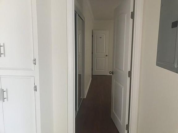 2nd image of 905 Victor Ave