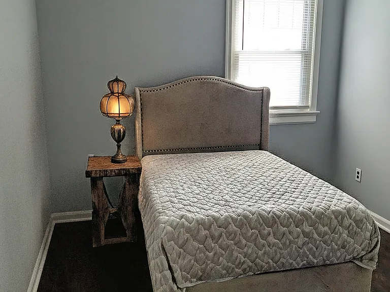 1408 Enfield Ave — Photo 11