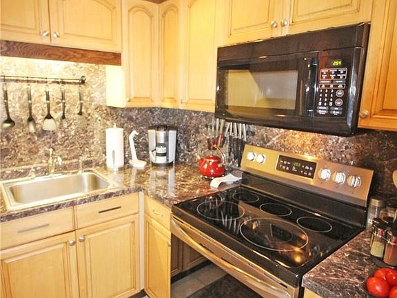 2nd image of 4022 Ellesmere B #4022
