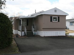 9 Maple Ln, Danbury, CT 06810