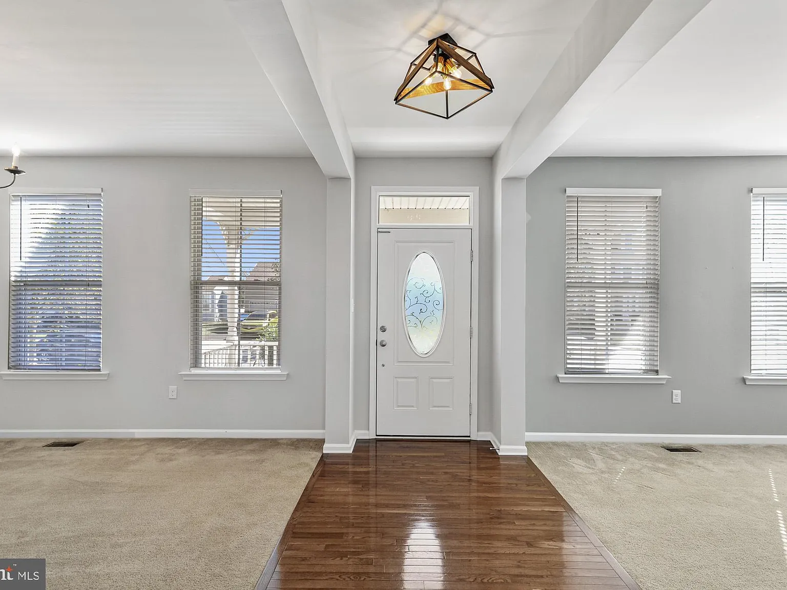 4 bed, 2.5 bath, 2800 sqft, $3,400 — Photo 3