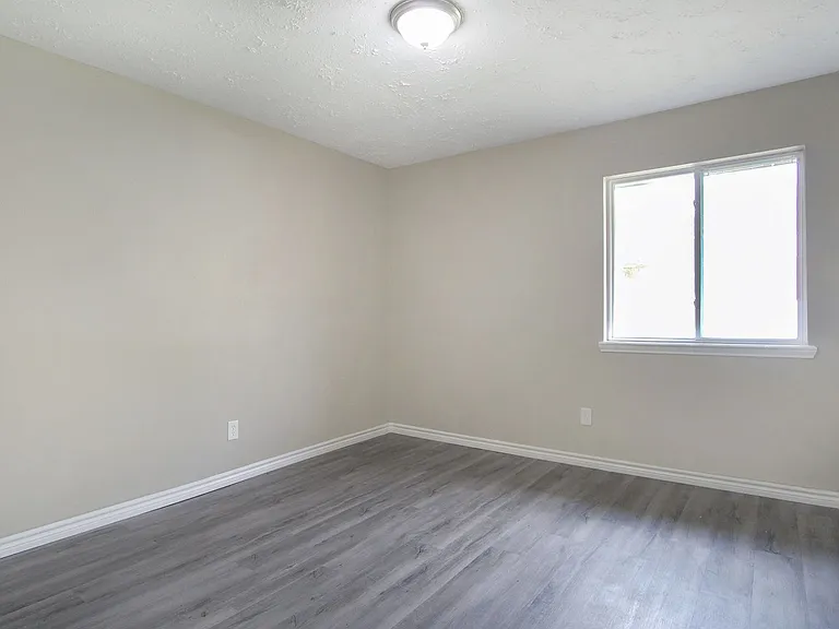 2410 Rolling Glen Dr — Photo 18