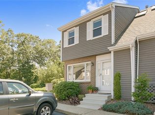 67 Dawn St, Fairfield, CT 06824