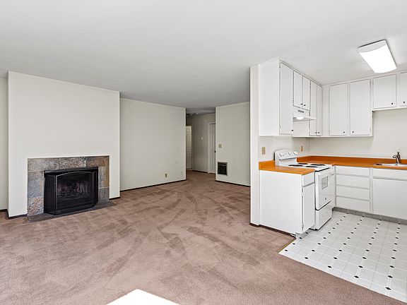 4th image of 125-135 Gardenside Dr #308