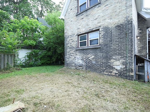 4th image of 358 Glebe St E