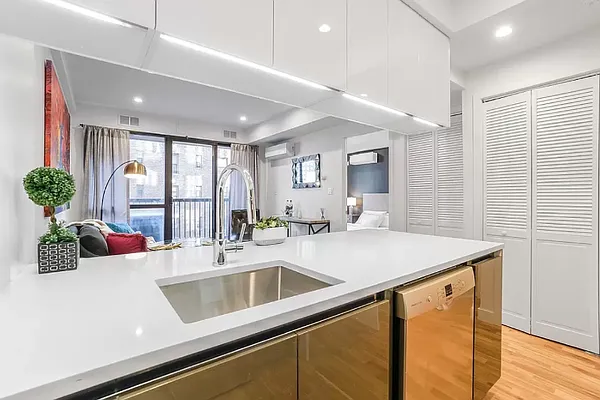 Rented by Bond New York | media 41