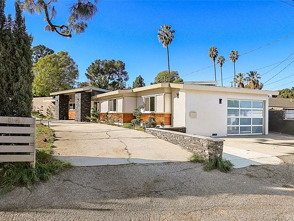 2nd image of 2047 Angelcrest Dr