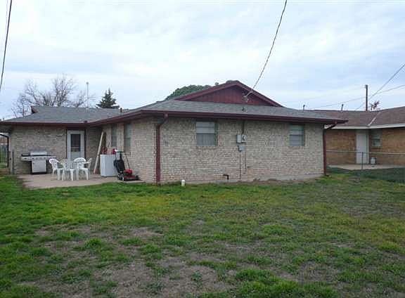 2nd image of 135 NE Dunlop St