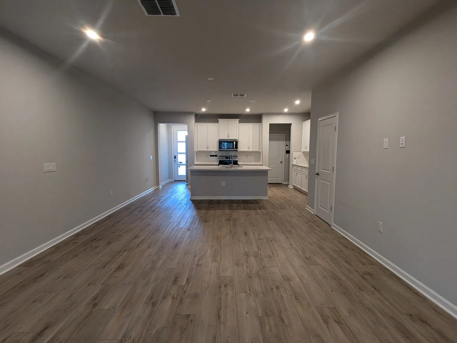 3 Bedroom Townhome with Loft — Photo 2