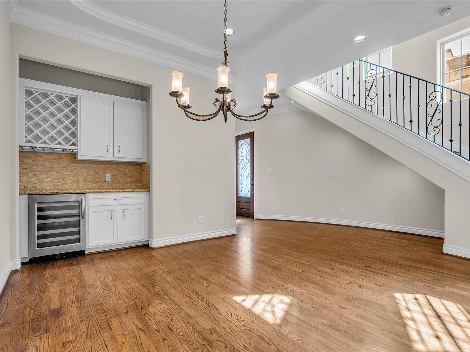 4 bed, 3.5 bath, 3801 sqft, $5,000 — Photo 4