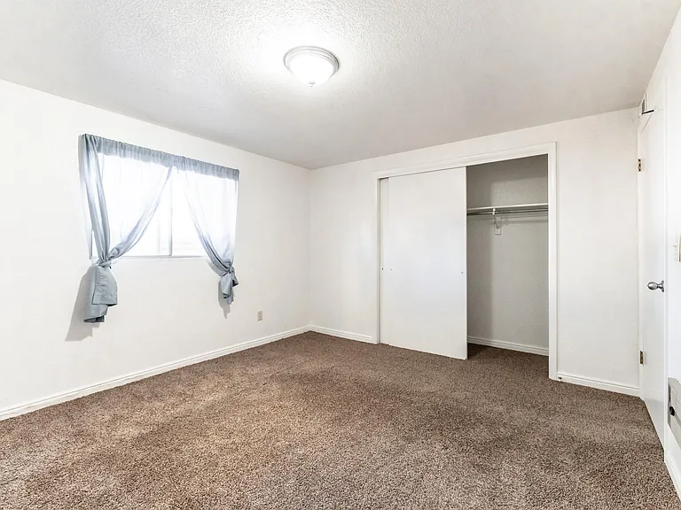 180 E 100 N #2 — Photo 12