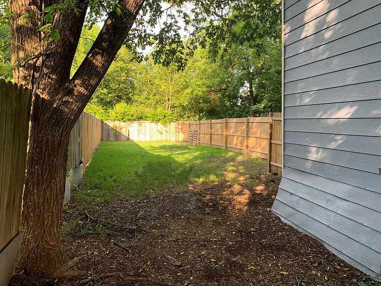 1433 S Travis St #A — Photo 49