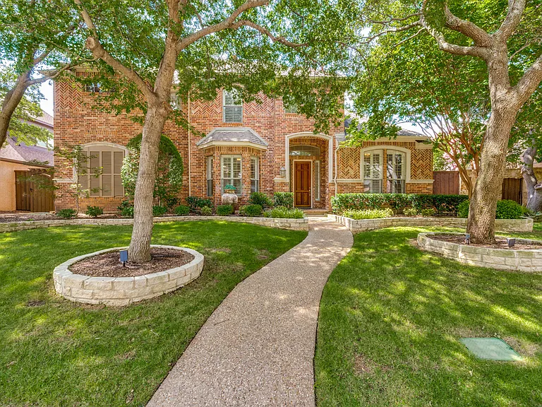 1419 Biltmore Ct — Photo 1