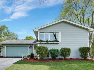 1165 Merrifield Ct, Shakopee, MN 55379