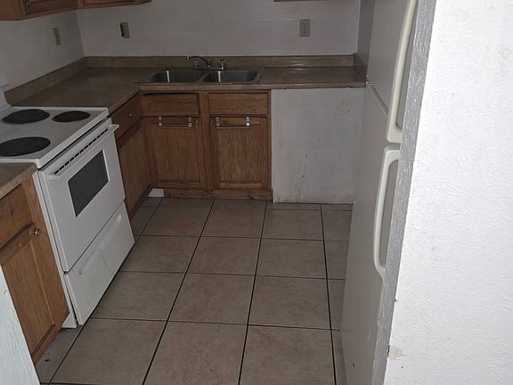 3rd image of 10686 Lincoln Beach Blvd #B