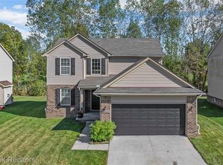 6023 Treetops Dr, Romulus, MI 48174