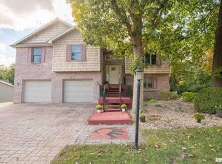 705 Illini Dr, East Peoria, IL 61611