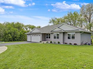 3383 Daren Dr, Freeport, IL 61032