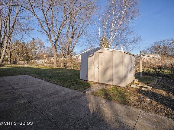 3rd image of 744 E Stark Dr
