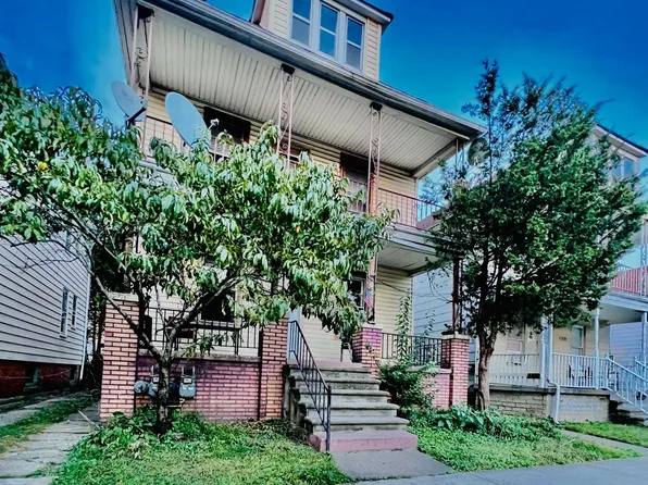 9406 Mitchell St, Hamtramck, MI 48212