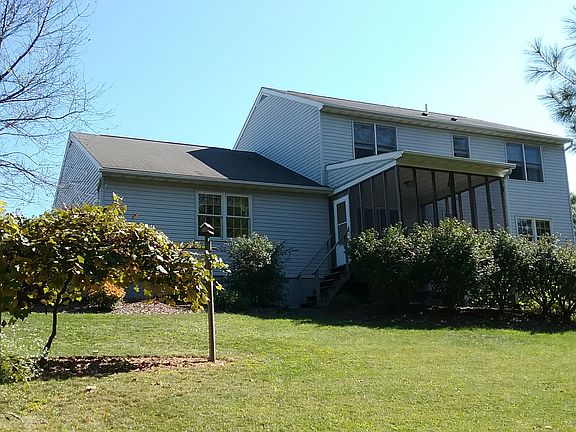 Screened porch off kitchen