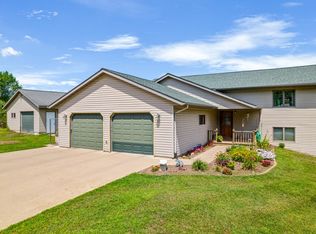 S2878 Willow Ln, Fountain City, WI 54629