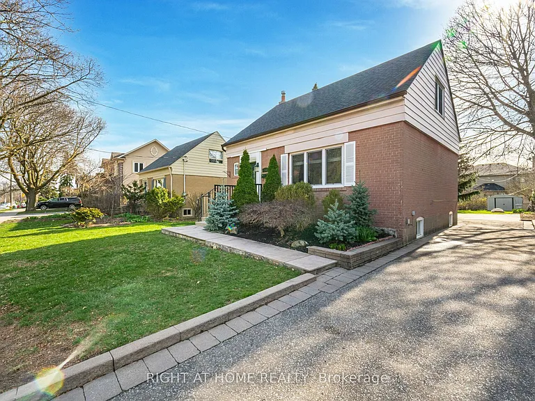 154 Martin Grove Rd — Photo 3