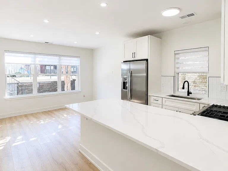 1810 W 23rd St #1 — Photo 6