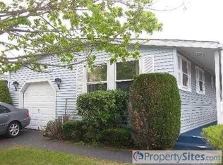 108 Village Cir W, Manorville, NY 11949