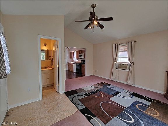 4th image of 2127 Suncrest Dr