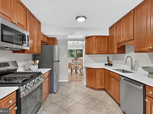 5142 Dahlgreen Pl, Burke, VA 22015