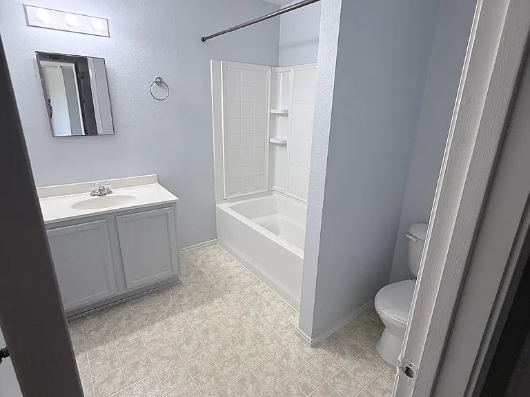 3008 Meadow Bluff Dr — Photo 10