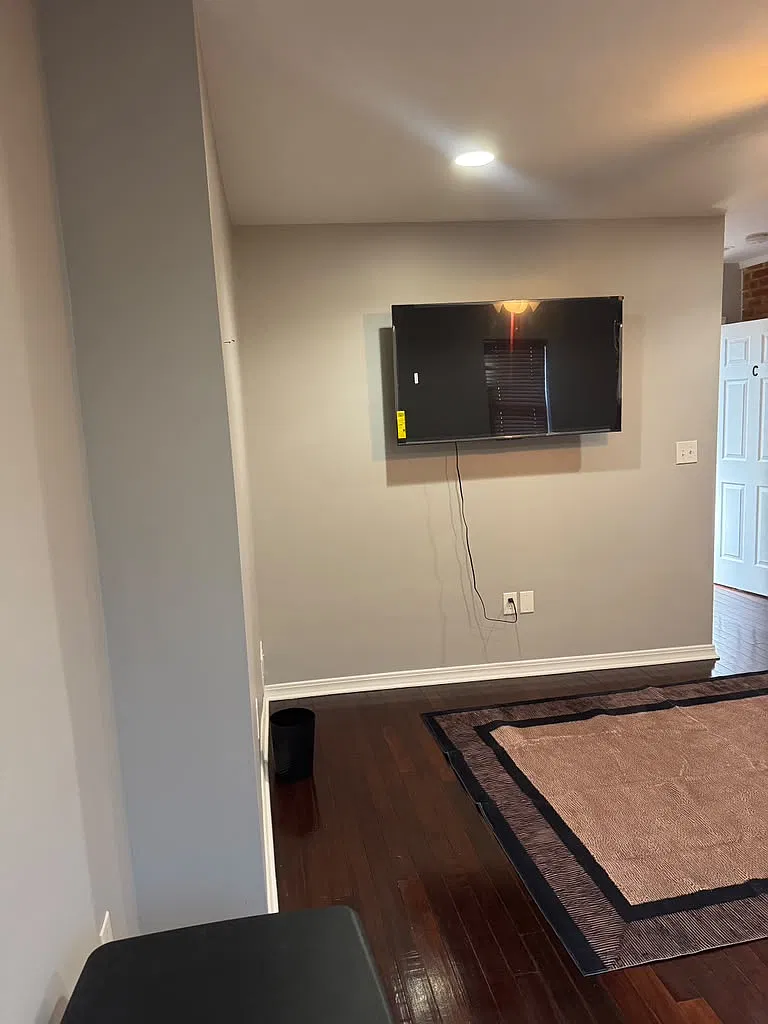 4 bed, 2200 sqft, $1,000 — Photo 1