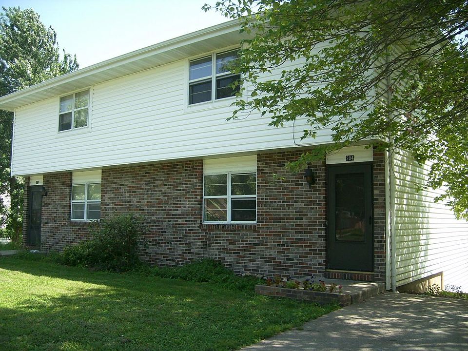 204 Maple Grove Way front