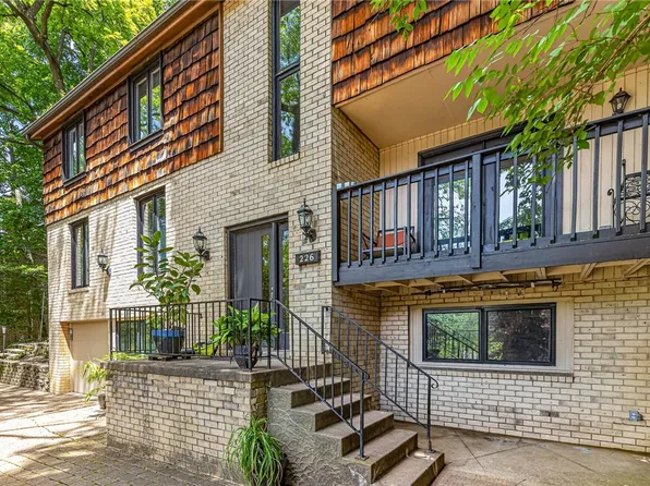 226 Seminole Dr, Pittsburgh, PA 15228