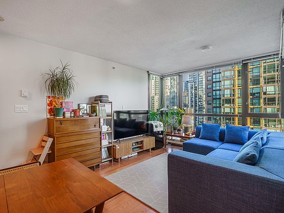 3rd image of 1367 Alberni St #1706