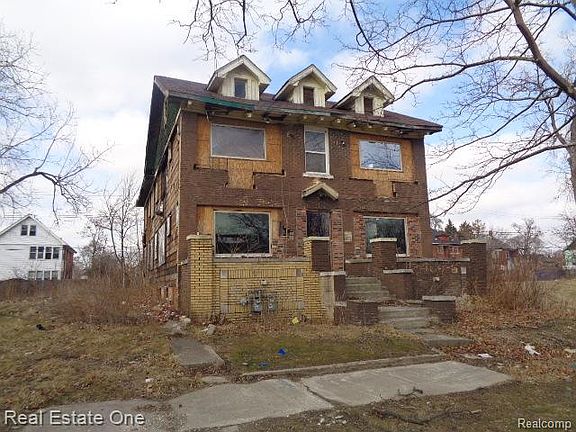2nd image of 2704 Hogarth St