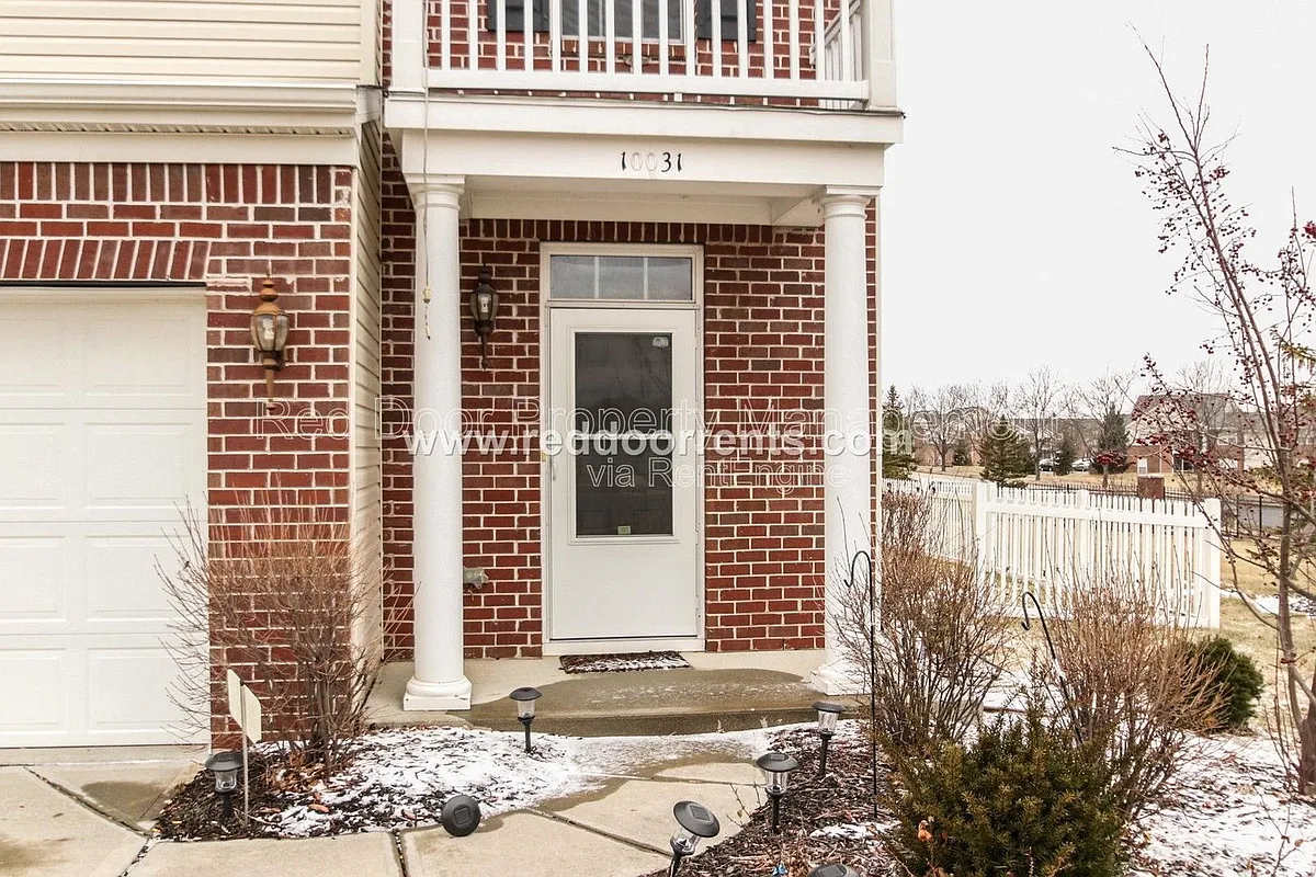 Building Photo - 10031 Golden Dr