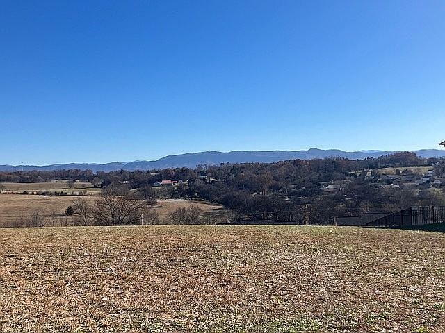 2nd image of 5746 Mountain Vista Ln