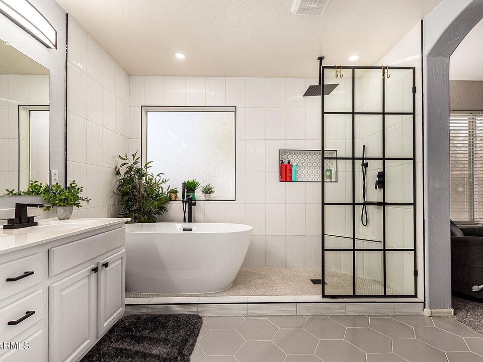 1st image of 11674 N 153RD Avenue