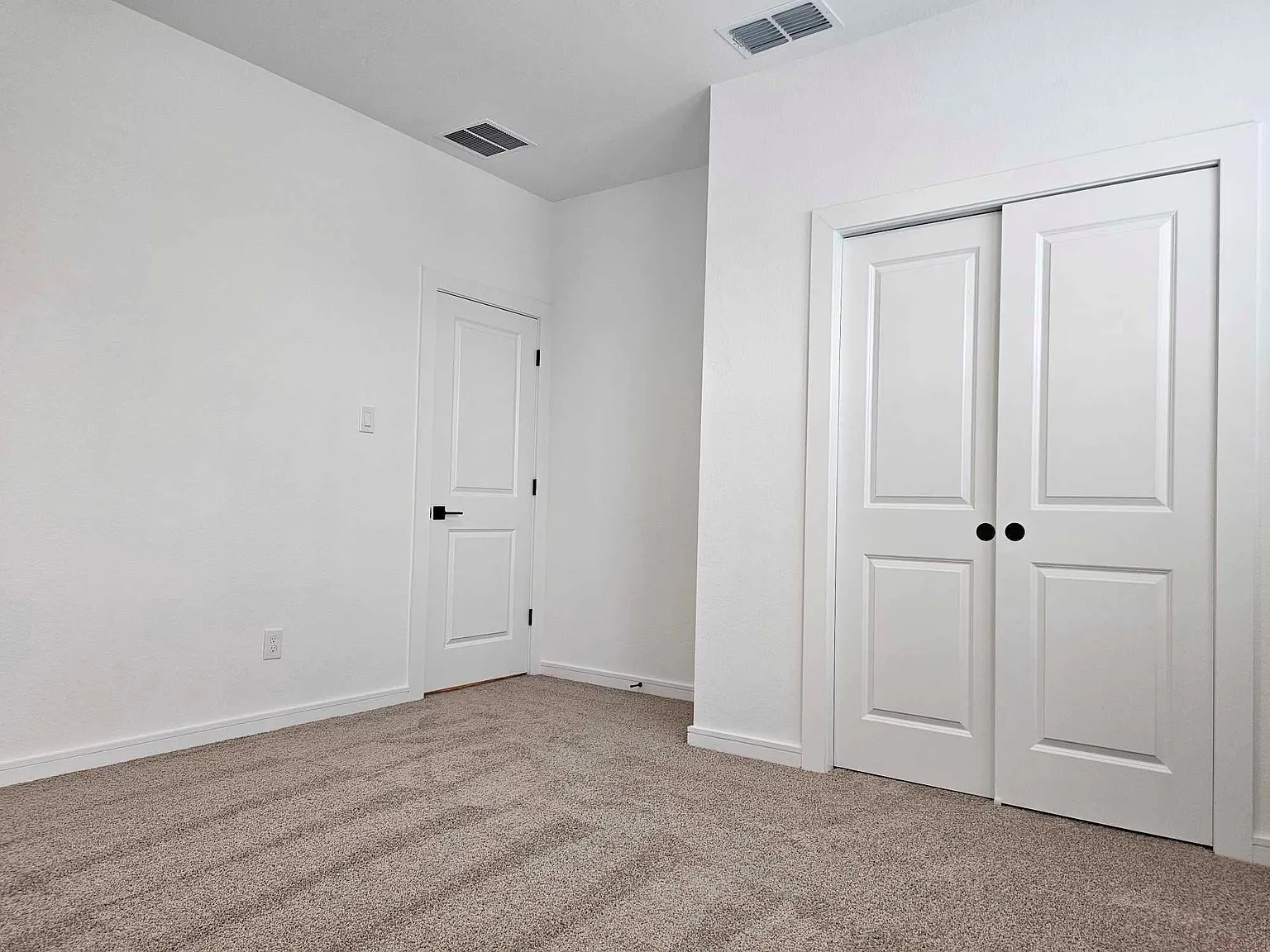 4 bed, 3.0 bath, 2121 sqft, $2,599 — Photo 3