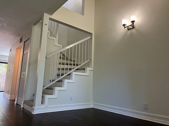 4th image of 325 City View Dr