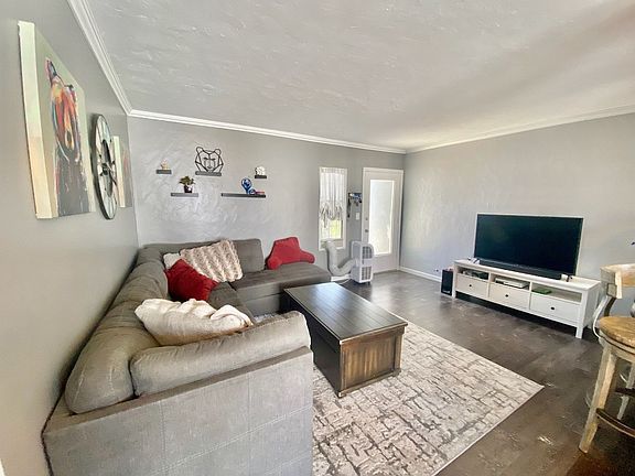 2nd image of 4262-13 Wilson Ave