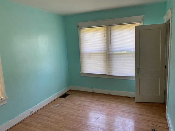 3rd image of 2327 Iroll Ave