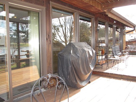 Tremendous deck, Perfect for entertaining