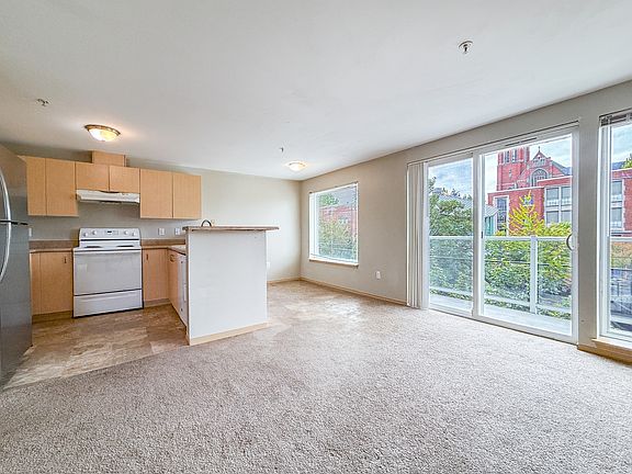2nd image of 5200 Roosevelt Way NE APT 401