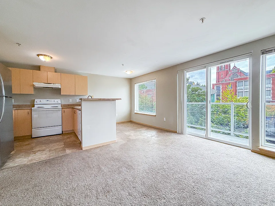 5200 Roosevelt Way NE #302